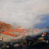 Monasterio de Santo Estevo de Ribas de Sil emergiendo entre la niebla